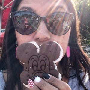 Meet your Posher, Julie